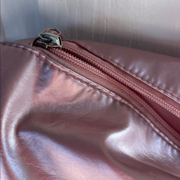 Pink Lily Shimmering Pink Tote with shoe compartment - Picture 4 of 4